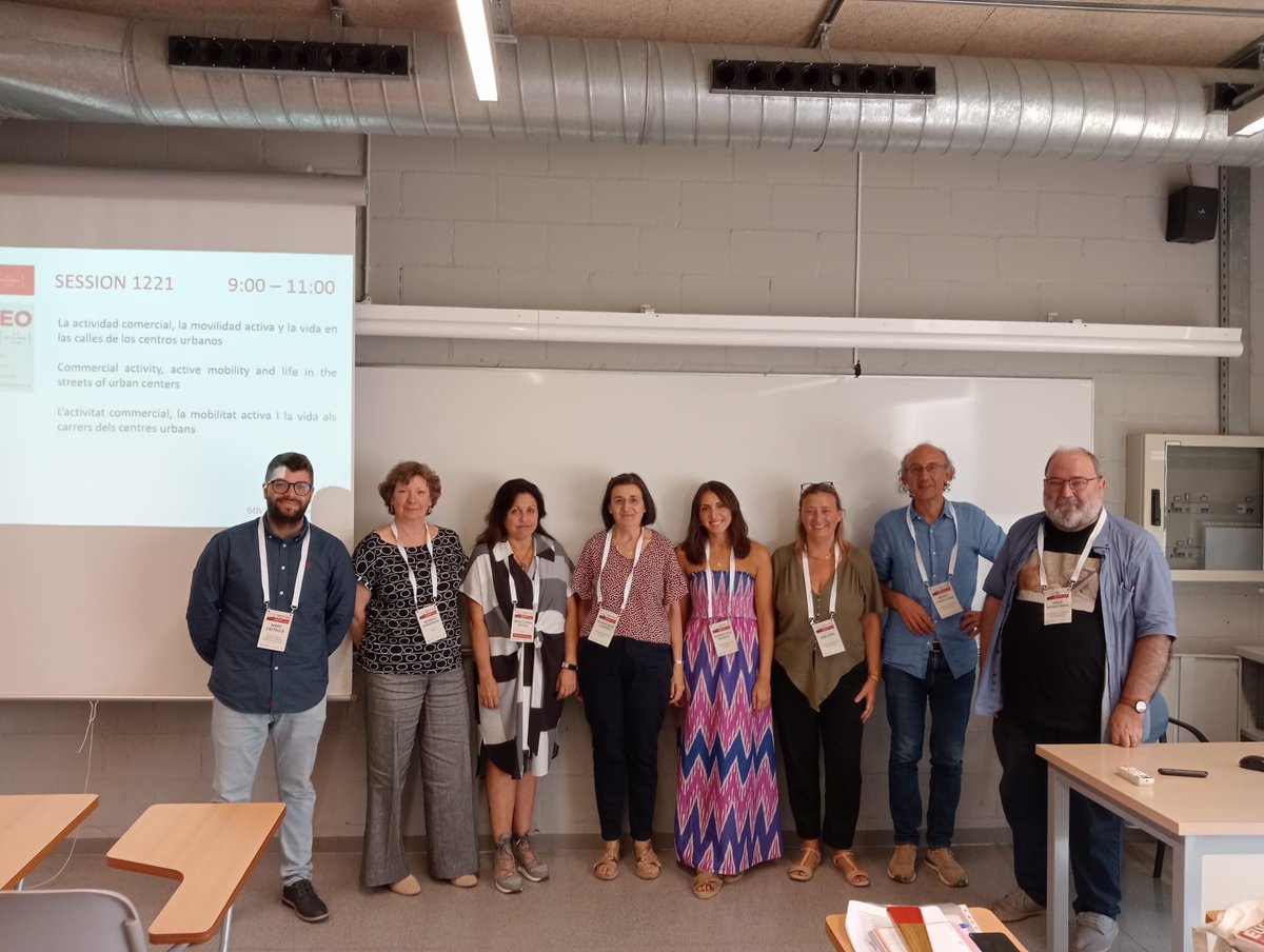 Parlant sobre la dinàmica dels centres urbans en el 9é Congrés Barcelona #eugeobcn23 <a href="/FComercCiutada/">FCC</a> <a href="/SCGeografia/">SCGeografia</a> <a href="/Geografia_UAB/">Geografia UAB</a> <a href="/JordiObradors/">Jordi Obradors</a> <a href="/AnaVeraMa/">Ana Vera</a> <a href="/acebolladaf/">Àngel Cebollada</a> <a href="/angelsperezmat/">Àngels Pérez</a>