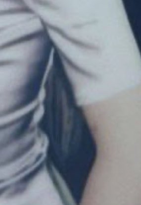 AG7Source's tweet photo. Ariana Grande’s ponytail touches her ass for the first time in 4 years! https://t.co/TTcHxxJ5qK