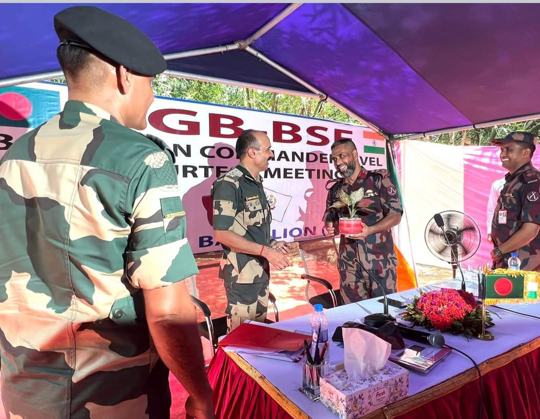 ধামইরহাটে বিজিবি-বিএসএফ ব্যাটালিয়ন কমান্ডার পর্যায়ে আলতাদিঘী পুনঃখনন এর বিষয়ে সৌজন্য সাক্ষাৎ