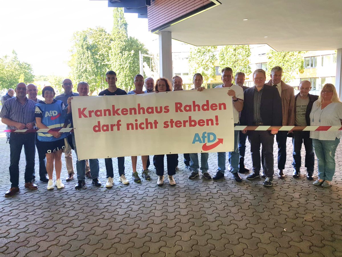 LandwehrAfD's tweet photo. Wir stehen hinter dem Krankenhaus Rahden! 4. Mahnwache für den Erhalt des Krankenhauses Rahden als Grundversorger für den Nordkreis! Wir kämpfen weiter! #minden #portawestfalica #badoeynhausen #hille #petershagen #espelkamp #rahden #stemwede #lübbecke #hüllhorst #huellhorst #afd https://t.co/HXrmz3Zg9c