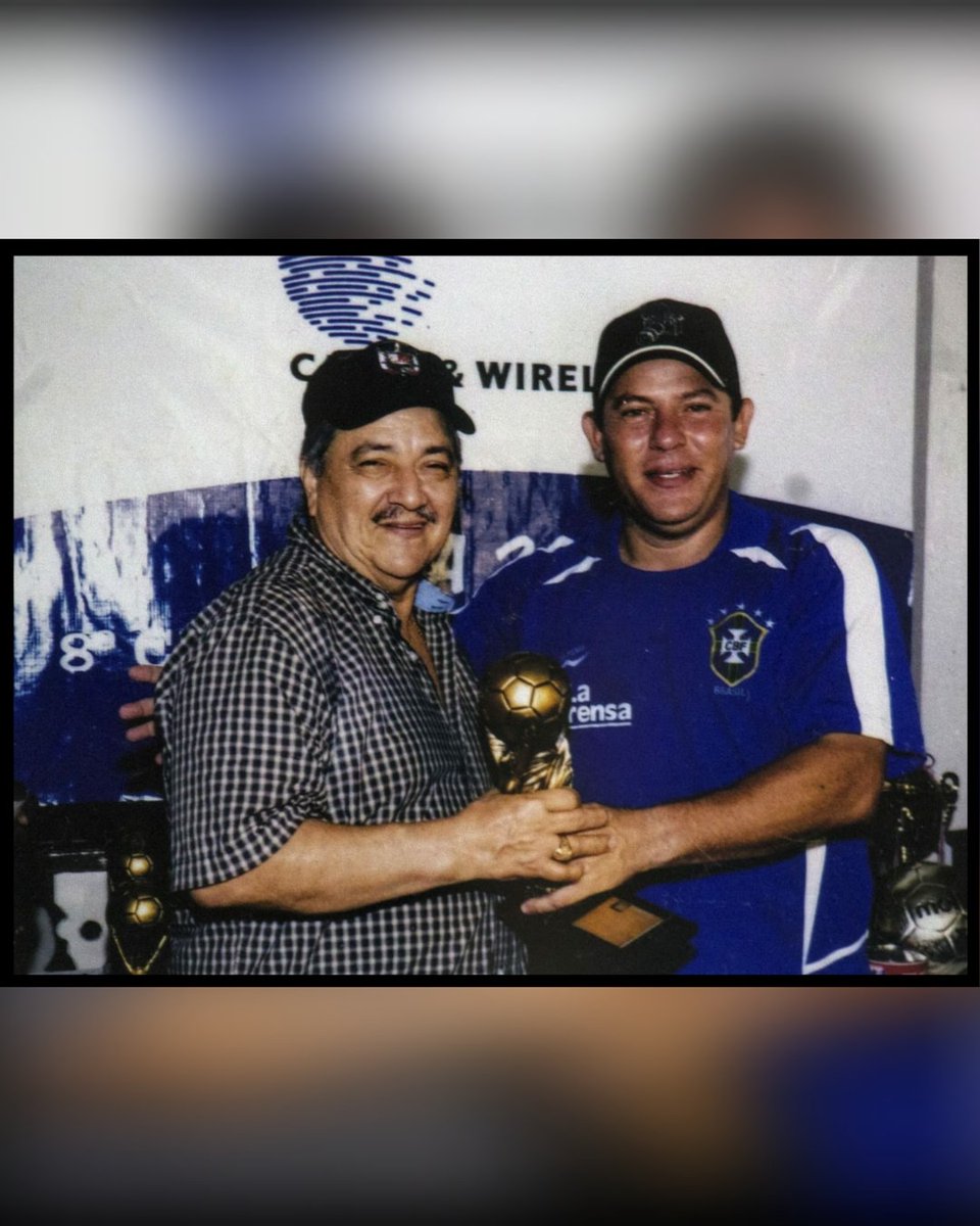 ADESPE507's tweet photo. El reportero gráfico Demóstenes "Fulo" Ángel, a quien se le dedica el 27° torneo de futsal es socio fundador de @soloperiodistas y se retiró de las canchas en el año 2017
.
@jonafa1663 👊👋📸📽️
Este sábado 9 de septiembre inicia el torneo de futsal ⚽ @soloperiodistas 2023 https://t.co/pvfsUE8Xvz