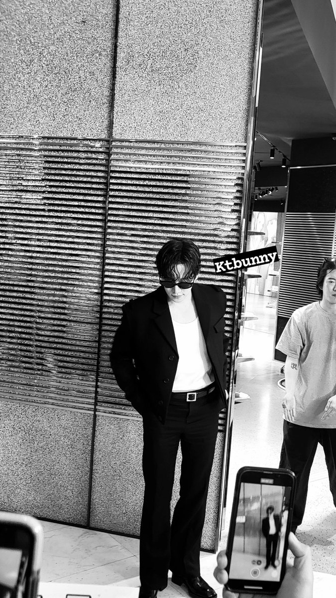 ก้มแบบเท่ห์ๆ 😎#GentleMonsterTHxLEEJUNHO 
#LEEJUNHO