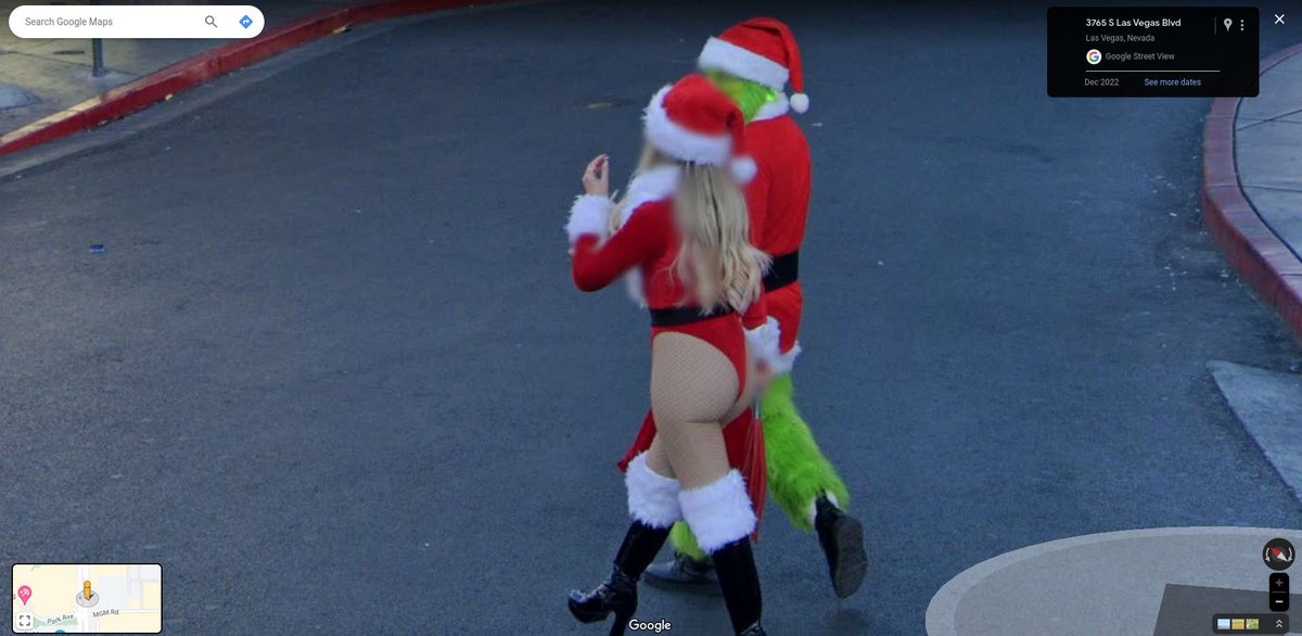 streetviewfun's tweet photo. The Grinch has a new girlfriend. 🎅 https://t.co/qWPNNy0QRC https://t.co/eixEsbTvvr