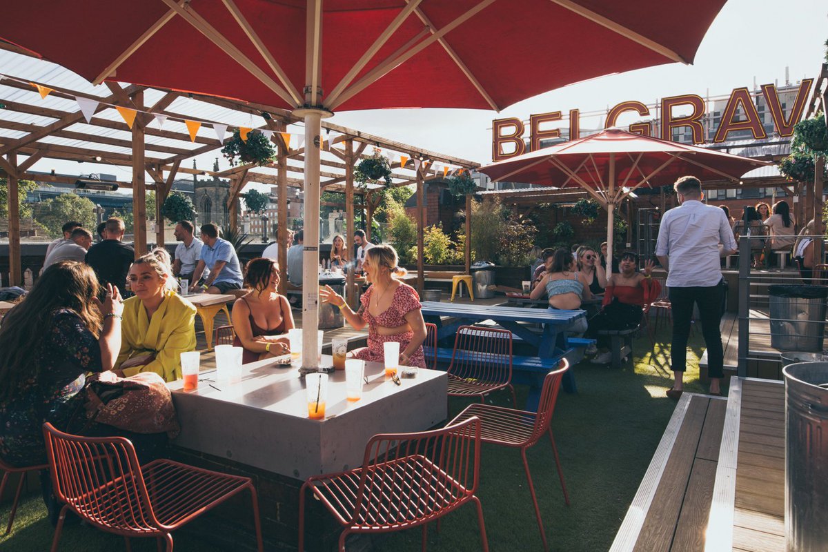 It's finally Summer again! And with our friends at @TheHoot we've put together a guide for the best sunspots in Leeds for you to make the most of this glorious sunshine: visitleeds.co.uk/the-best-sunny… #visitleeds #sunshine