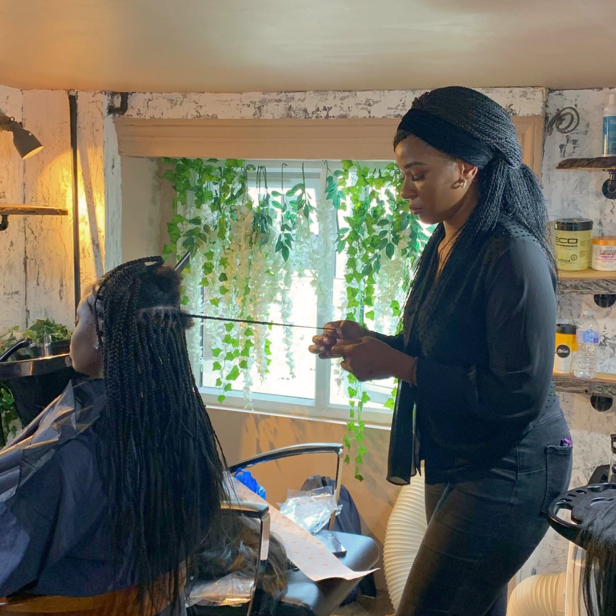 HotPatch_'s tweet photo. What a pop up!!🤩

Check out these amazing shots of Winnie and Olga at their braiding pop up they held in a Patch the other week!

To book this Patch head over to the link in bio 😎

#hairandbeauty #braiding #hotpatch #makespacework https://t.co/APsOego41N