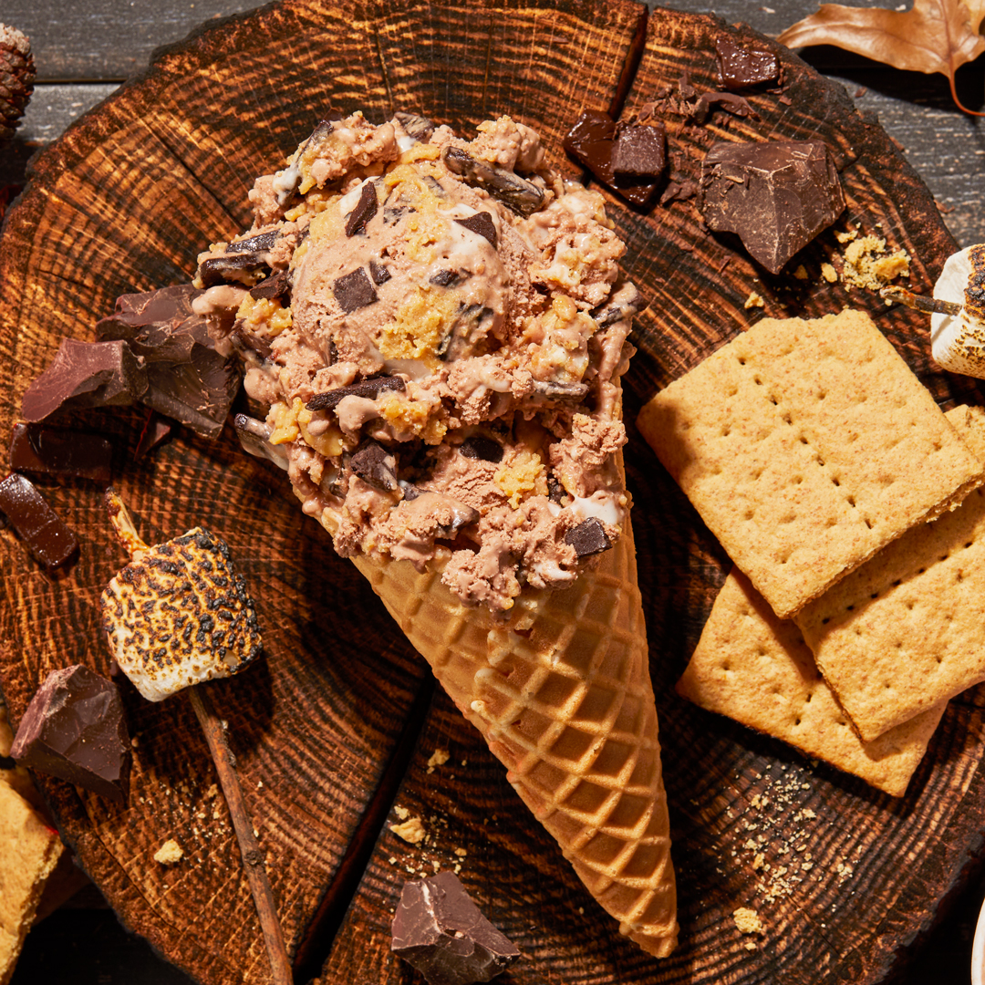 It's bonfire season! Enjoy a fall scoop of S'mores. Homemade with rich, chocolate ice cream, graham cracker, marshmallow &amp; chocolate chunks. 😋🔥