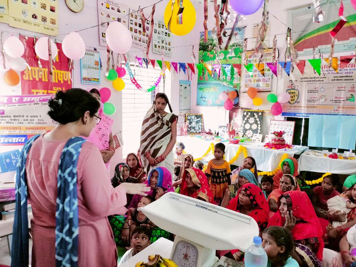 dmunnao's tweet photo. संभव अभियान, पोषण माह सितंबर के दौरान आंगनबाड़ी केंद्र, बिछिया का निरीक्षण किया गया।इस मौके पर बच्चों के ई-कवच पर फीडिंग एवं राशन वितरण की जानकारी ली गयी। साथ ही शतप्रतिशत बच्चों का वजन कराये जाने एवं केन्द्र पर बच्चों की उपस्थित बढ़ाये जाने के निर्देश दिए गए।
@CMOfficeUP https://t.co/sPLXjGvlMl