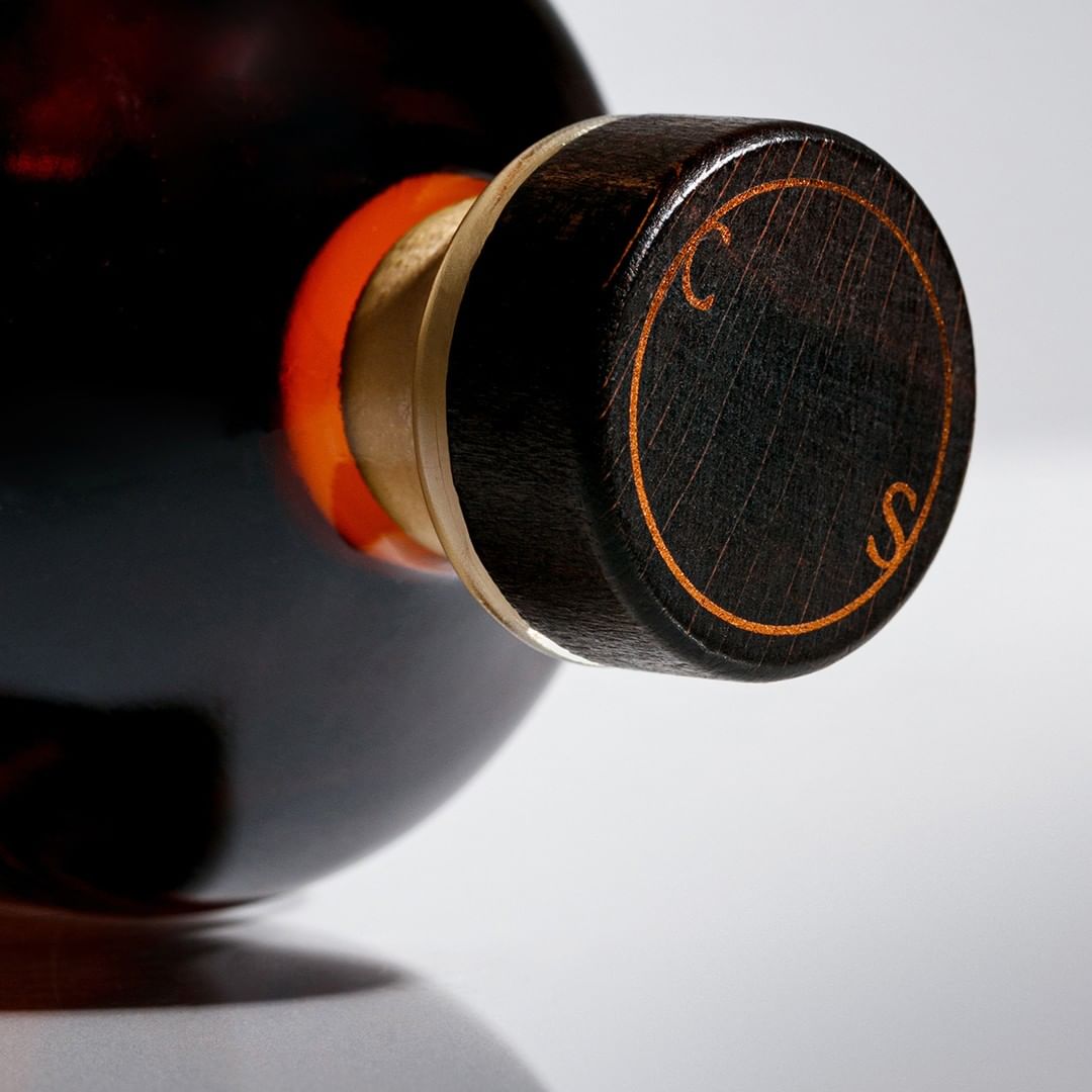 Pentawards (@pentawards) on Twitter photo <a href="/glasfurdwalker/">Glasfurd & Walker</a>'s #packagingdesign for Copper Spirits' Rye Whisky. The bottle features a copper screen detail that captures the beauty of nature through a wood grain texture evoking an oak barrel, connecting the brand to its roots and distilling methods. #DailyDesignInspiration <a href="/glasfurdwalker/">Glasfurd & Walker</a>'s #packagingdesign for Copper Spirits' Rye Whisky. The bottle features a copper screen detail that captures the beauty of nature through a wood grain texture evoking an oak barrel, connecting the brand to its roots and distilling methods. #DailyDesignInspiration