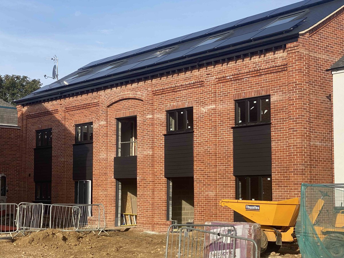 The windows have been installed to the final block of apartments at Wymondham 🤩

#construction #ukhousing #norfolk