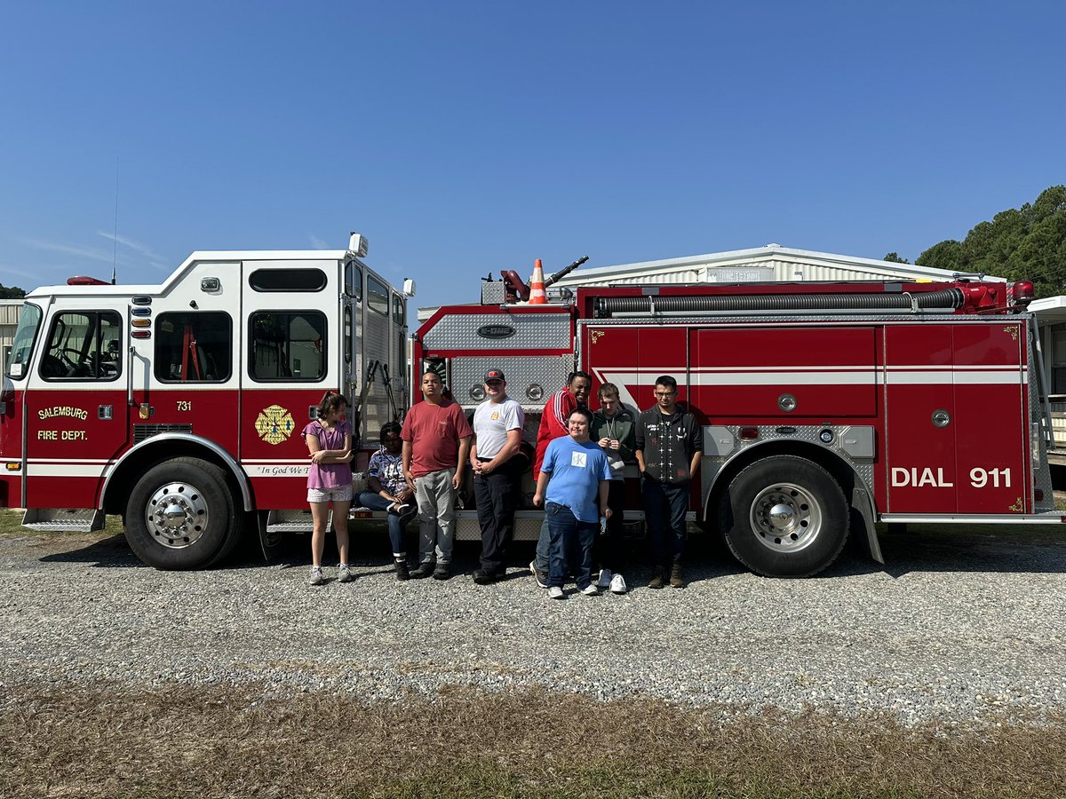 Lakewood_HS's tweet photo. Salemburg VFD visited our EC class today and taught about fire safety ๐ฅ๐ thank you for supporting our school! #LifeInTheDen https://t.co/3cKQd8hokt