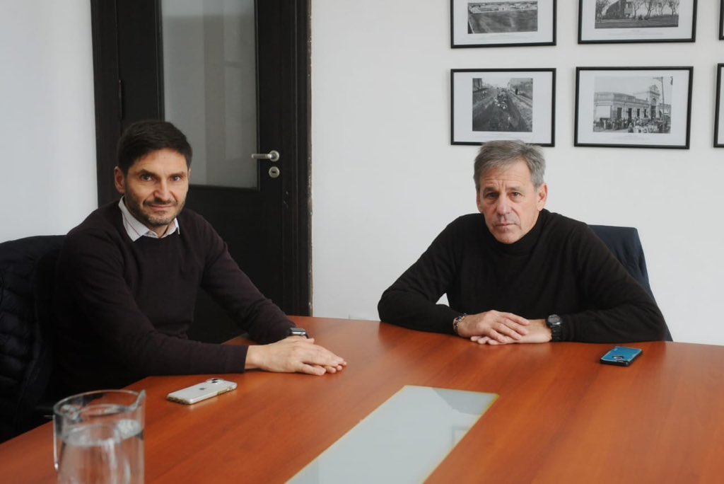 Con <a href="/maxipullaro/">Maximiliano Pullaro</a> seguimos proyectando una #SantaFeCapital para todos y una mejor provincia para los santafesinos.

Este domingo #VotáLaU 

<a href="/maxipullaro/">Maximiliano Pullaro</a> Gobernador
<a href="/ClaraGarcia_SF/">Clara García🌹</a> Diputada
<a href="/PacoGaribaldi/">Paco Garibaldi</a> Senador
<a href="/juan_poletti/">Juan Pablo Poletti</a> Intendente
<a href="/ciansilvina/">Silvina Cian</a> Concejala