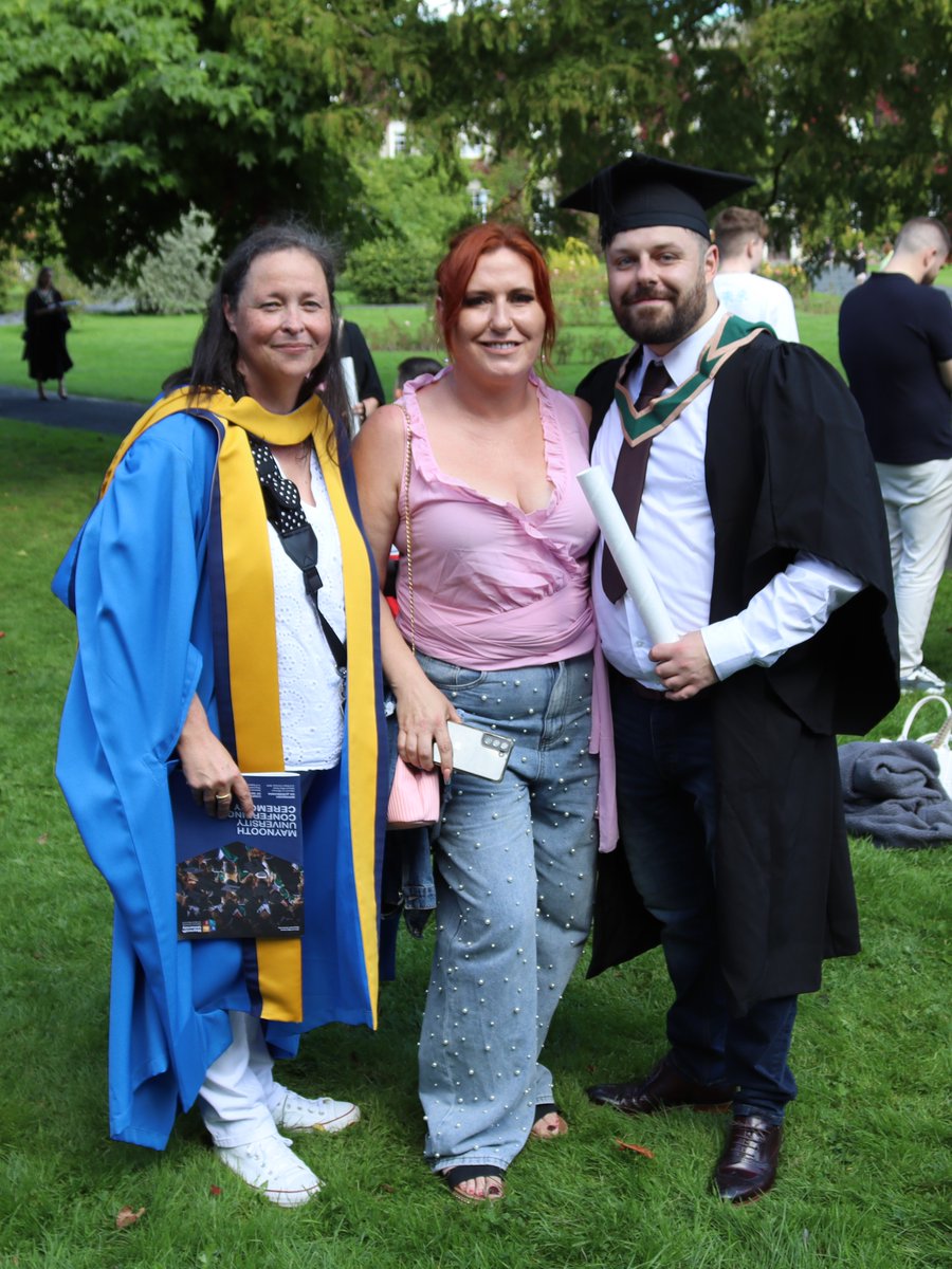 MUAppSocSc's tweet photo. Some families come back generation after generation to study on the @muappsocsc MSoc Rights and Policy @MaynoothUni .
Congratulations #ClassOf23 and best of luck #ClassOf24!!
#GraduationDay23 https://t.co/dtQyczSf65