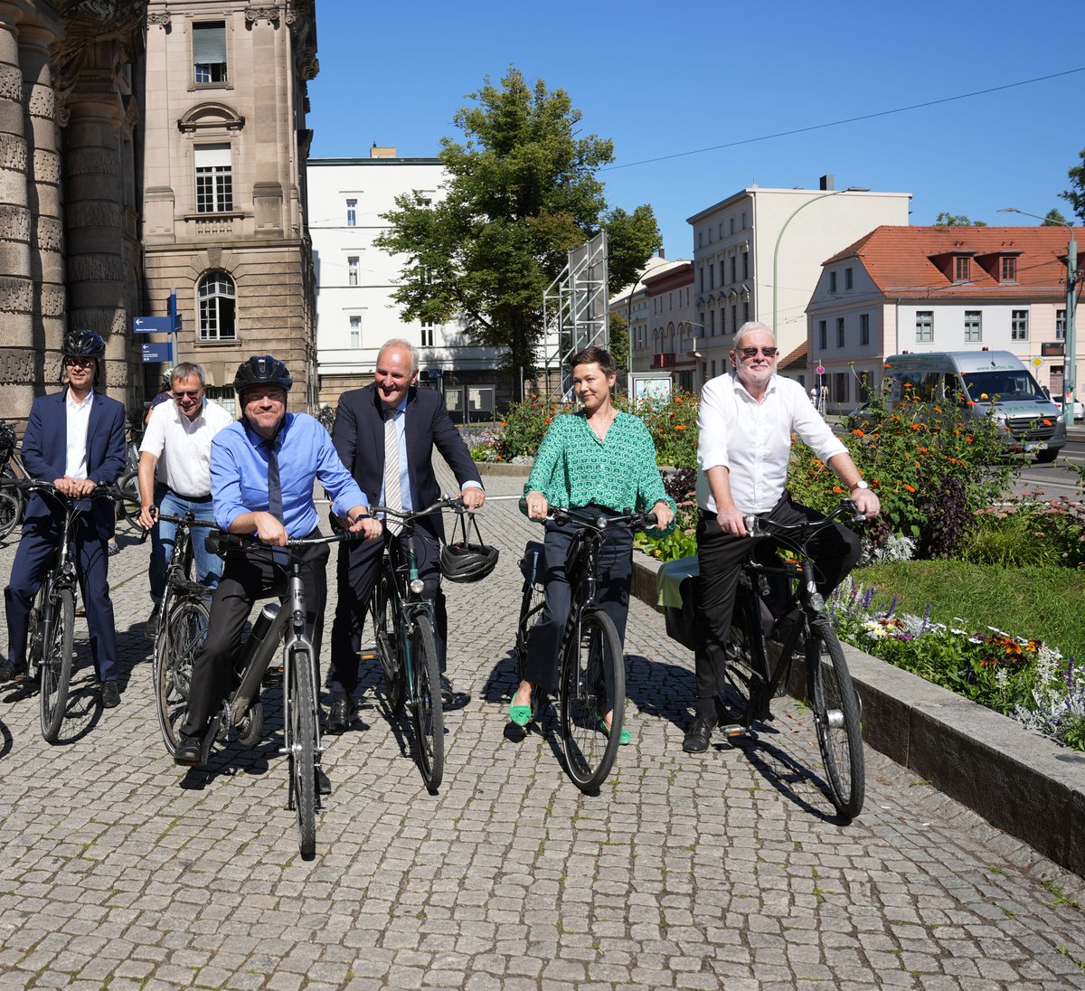 🚲 🚲 🚲 3-2-1-Start. Machen Sie mit beim #Stadtradeln. Fahren Sie Rad und sammeln Sie bis zum 26. September Kilometer. Stadt Potsdam mit OBM <a href="/Mike_Schubert/">Mike Schubert</a>, den Beigeordneten <a href="/BurkhardExner/">Burkhard Exner</a>, <a href="/RubeltLh/">Bernd Rubelt Beigeordneter Potsdam</a> und vielen Kolleg*innen ist dabei. Sie auch? potsdam.de/stadtradeln
