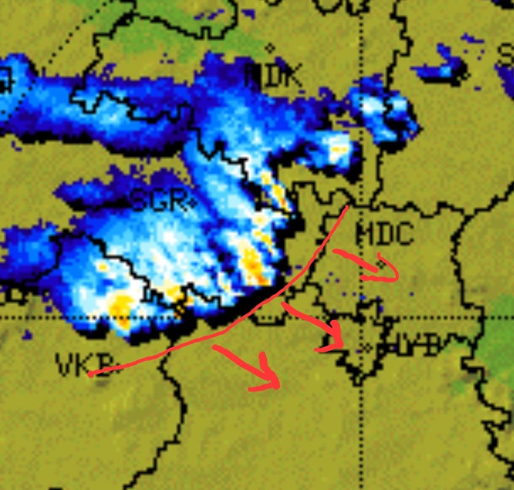 Heavy rain bands approaching #Hyderabad in next 20-30mins. Heavy to very heavy initially and then moderate for 2hrs thereafter. #HyderabadRains