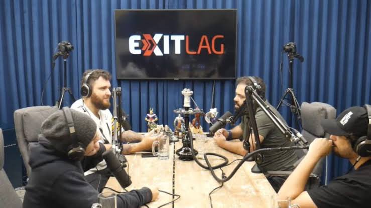 "Chief, você gosta mais de Xbox ou de buceta?"

"Eu queria morar dentro do Xbox e sair só pra comer buceta"

"OOOOOH MULEQUE DOIDO"