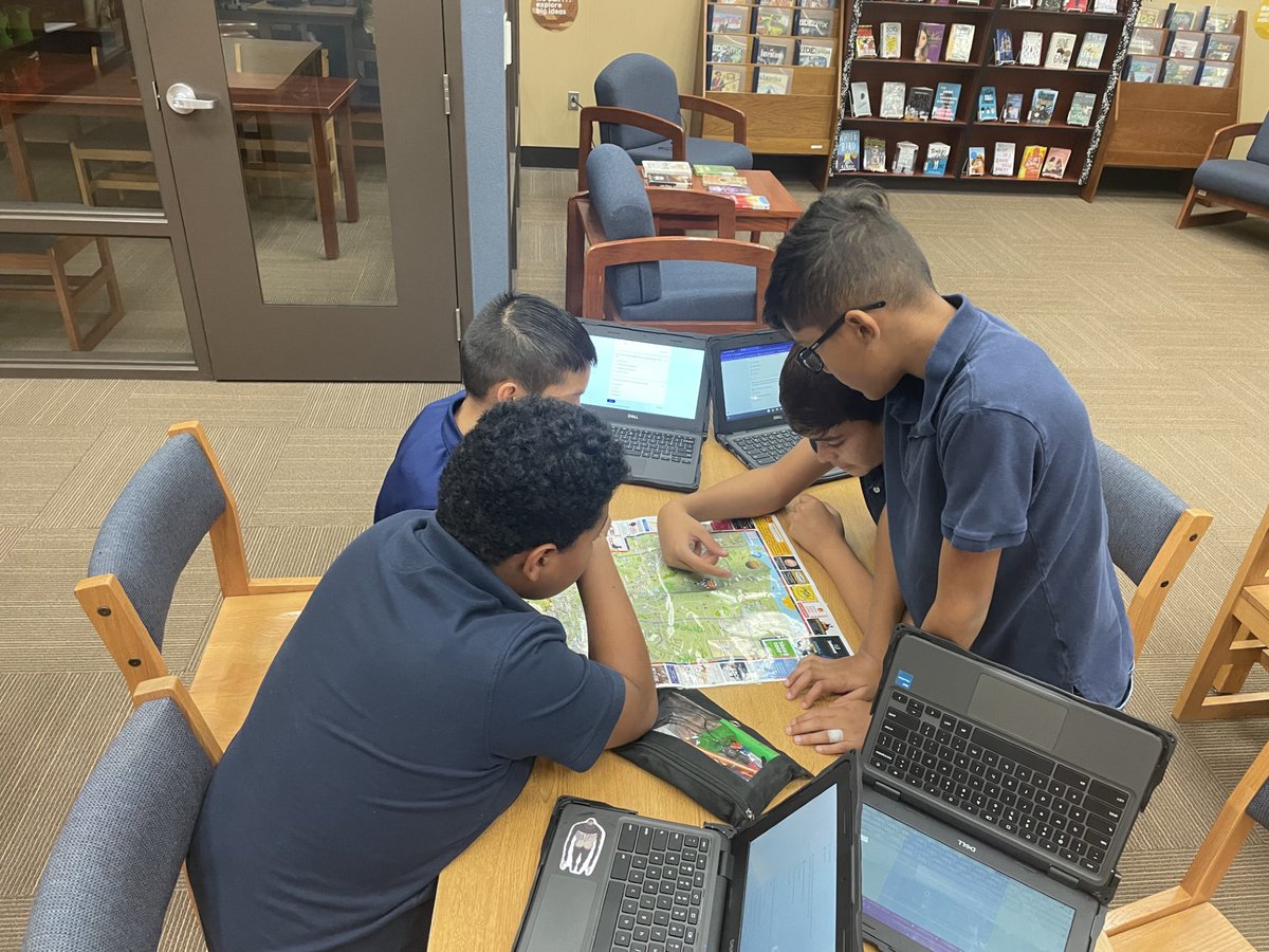 GemsBooktique's tweet image. Great things happen when students lead the lesson and conversations. #GEMSpride @tripleheart123 @GEMS_RSalcido @CoronaAlex_GEMS