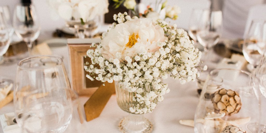 Fall weddings are upon us! Whether you’re gearing up for your own, or planning your Fall 2024 wedding, here are a few tips:

🍂 Add seasonal touches to your menu 
🍂 Incorporate string lights, lanterns or candles 
🍂 Embrace the fall colors in your palette! 

#fallweddings