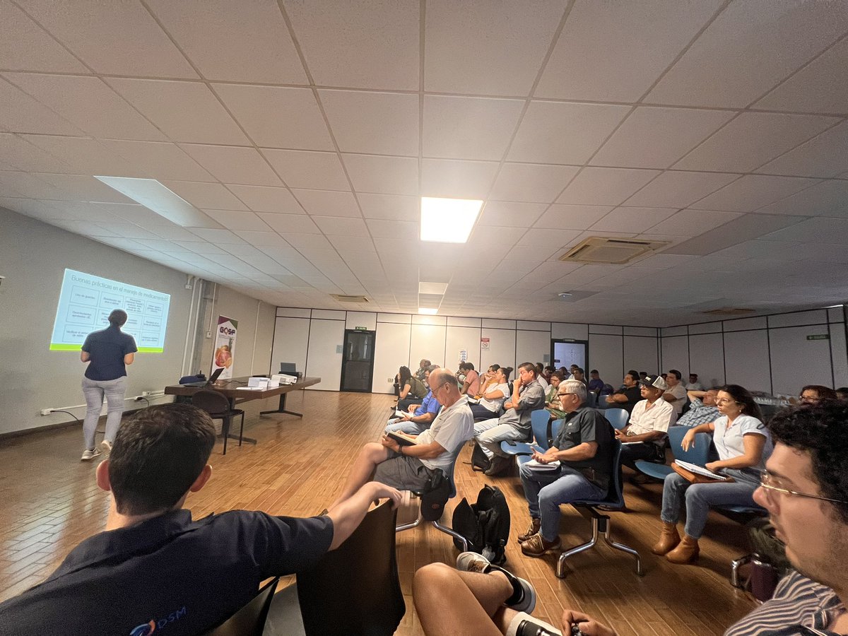#enestemomento estamos junto con la Corporación Ganadera y la Promotora de Comercio Exterior, en Liberia Guanacaste (Pacífico Norte), explicando a productores y productoras el Manual de Buenas Prácticas validado por el GQSP.