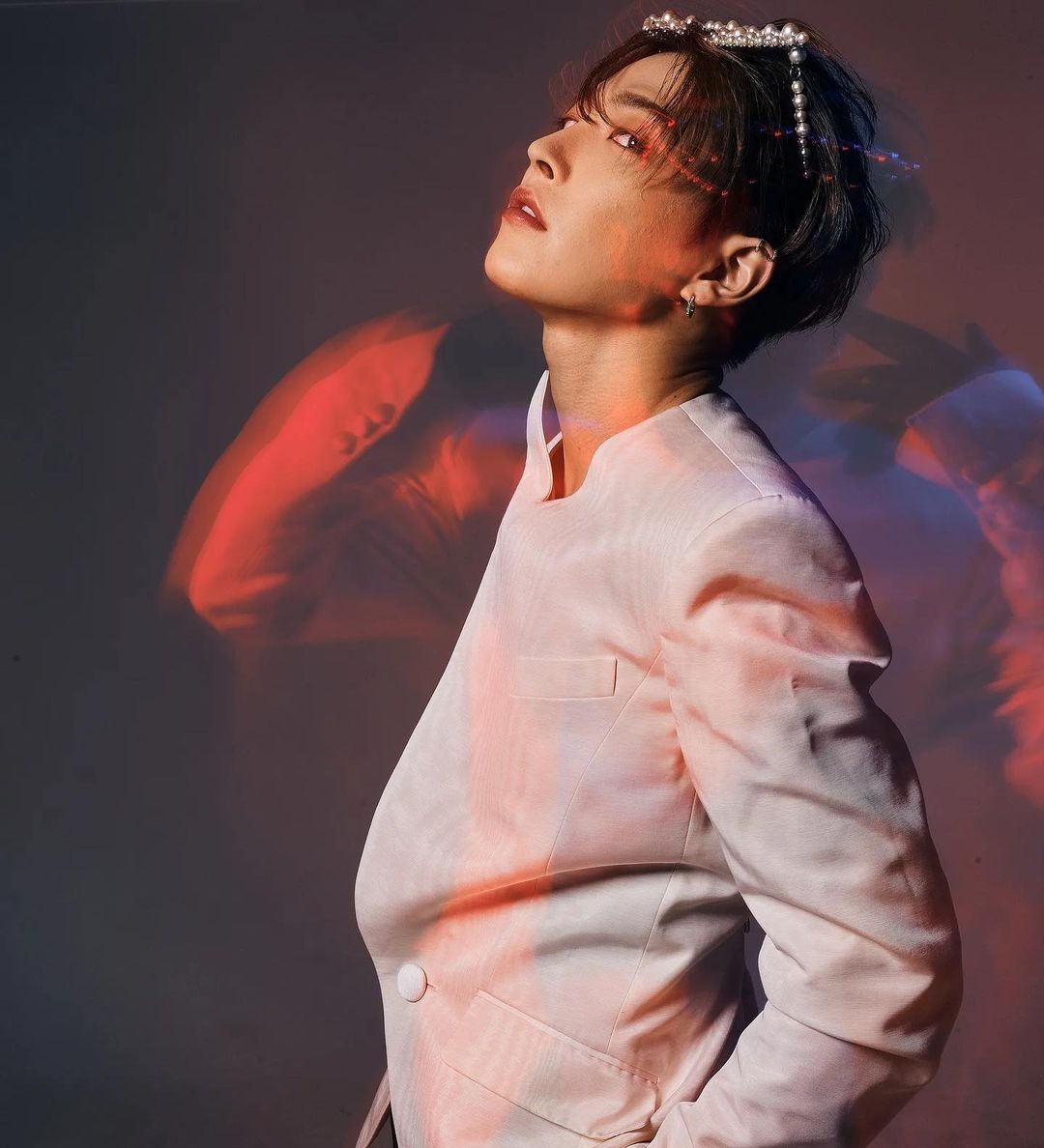 Balmain's tweet image. Rising star and Balmain prince Hong Joong of @ATEEZofficial embraces the elegant yet daring spirit of the #BALMAINFW23 collection for the latest issue of WWD magazine.
The rapper and singer discusses all things fashion and taking ATEEZ to new heights. #BALMAINARMY
