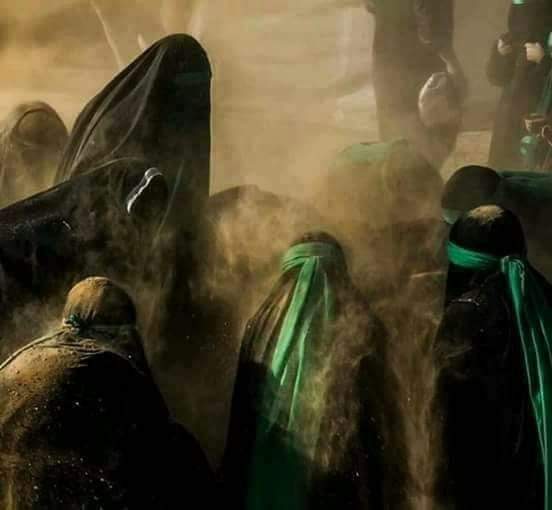 عـــادُوا ورَكْبُ الأربعينَ حِـدادُ 
آلُ النبـيِّ المُصـطفـى الأمجـادُ
رجَعُوا وهــاجَتْ ذكرياتُ رزيّةٍ 
في يومِ عاشـوراءَ وهي شِدادُ  .. 
💔😔