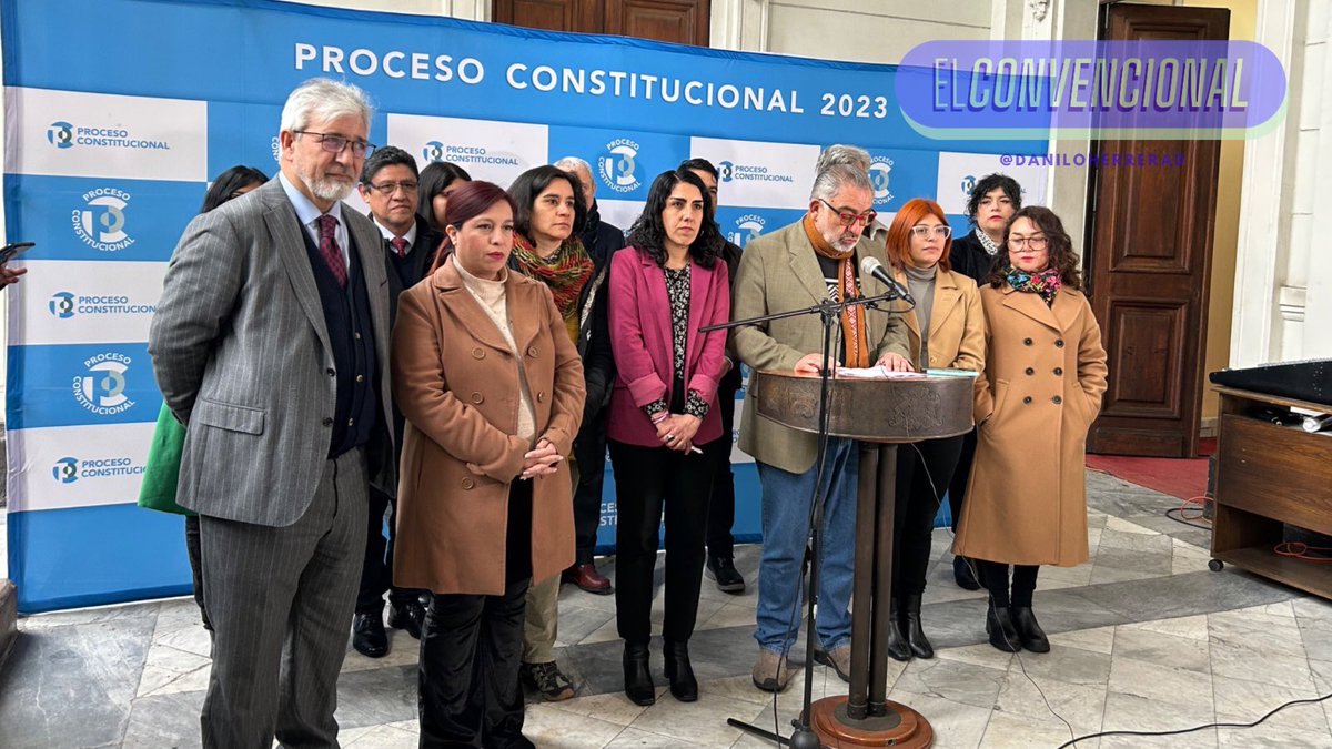 Domingarra's tweet photo. Todavía estamos a tiempo de acuerdos en el @Procesoconsti23 y ofrecer una propuesta de Constitución que represente a chilenos y chilenas.
Como bloque, invitamos a todos los sectores a retirar conjuntamente las enmiendas para construir un pacto transversal.
📸 @daniloherrerad https://t.co/P8LKvKaP92