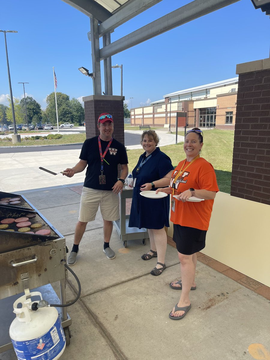 Folks are feeding the troops on our first HS day back.  We’re getting ready for an excellent start to the year! 🖤🧡@WaterlooFamily