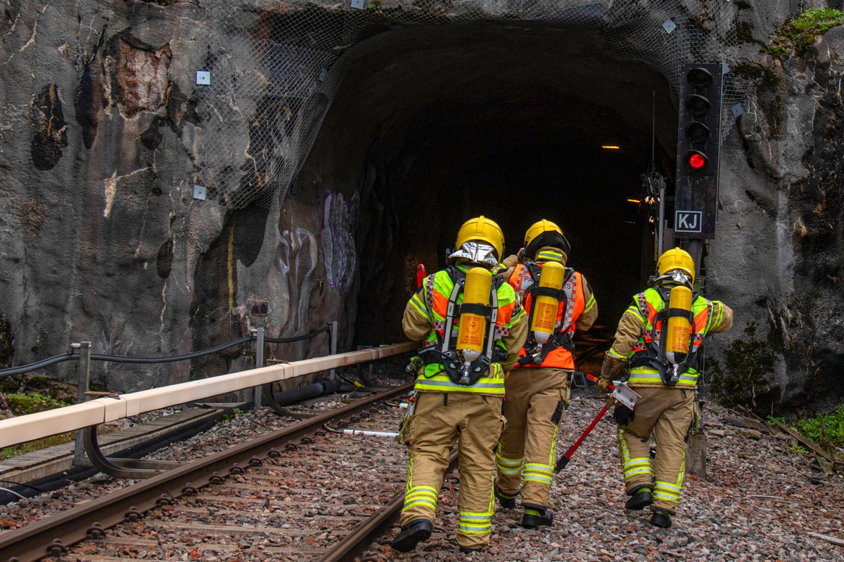 Maavoimat's tweet photo. On Monday in Helsinki, the troops were kept busy with exercises that had evolved into multi-patient situations. The chemical attacks on the metro and Kamppi shopping center were addressed in collaboration with authorities.
#Reccex23 #StrongerTogether #CBRN #NORDEFCO #MASCAL https://t.co/p2l39h2JIS
