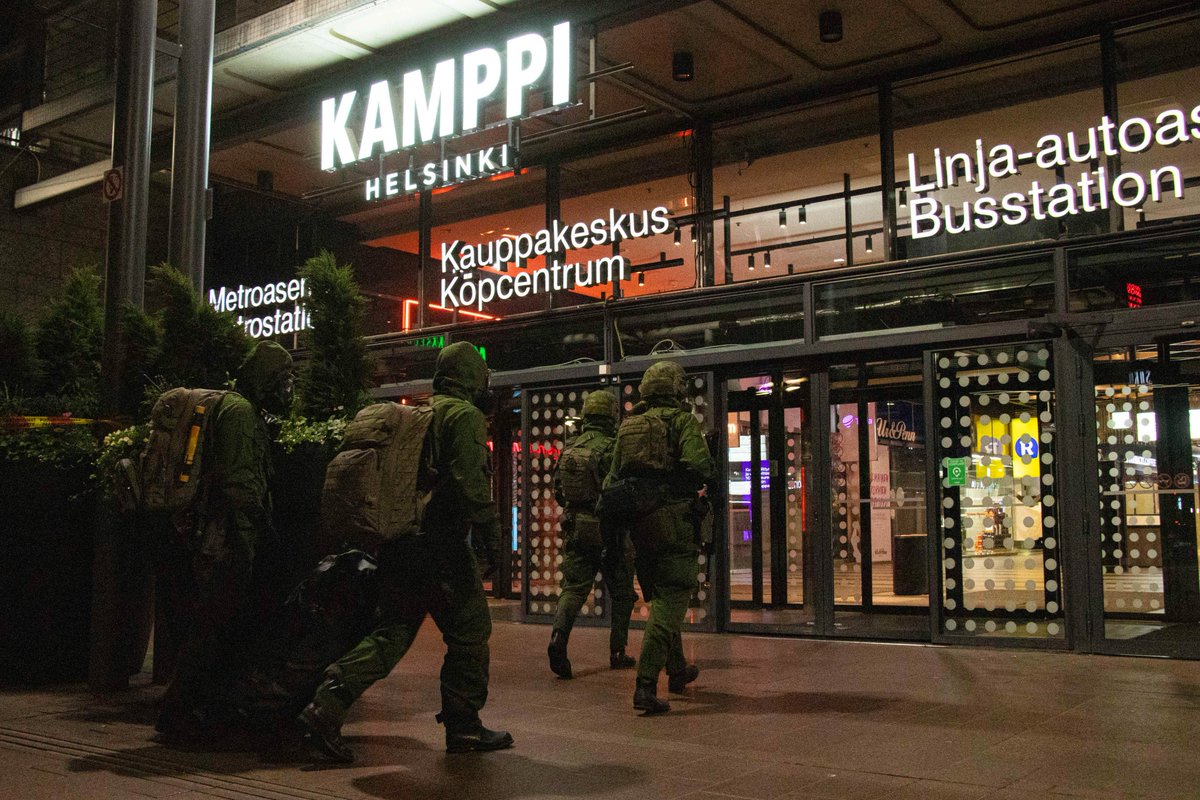 Maavoimat's tweet photo. On Monday in Helsinki, the troops were kept busy with exercises that had evolved into multi-patient situations. The chemical attacks on the metro and Kamppi shopping center were addressed in collaboration with authorities.
#Reccex23 #StrongerTogether #CBRN #NORDEFCO #MASCAL https://t.co/p2l39h2JIS