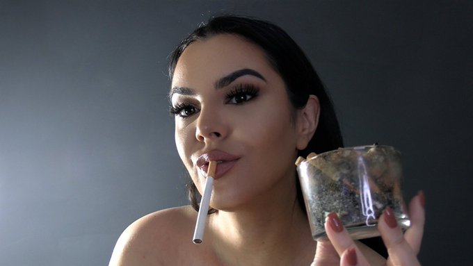 If you had to guess, how many cigarette butts are inside the ashtray? 🤔 https://t.co/jzvx5kfc7u