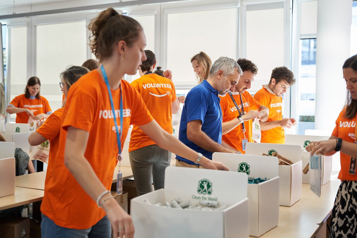 fedsoda's tweet photo. Today, I'm honoured to be joining @amazon’s Global Month of Volunteering in Munich, Germany, working together to pack relief kits for those in need and building a stronger foundation for change.

Witnessing the dedication and commitment of Amazonians is genuinely heartwarming. https://t.co/ckW3iRIzMe