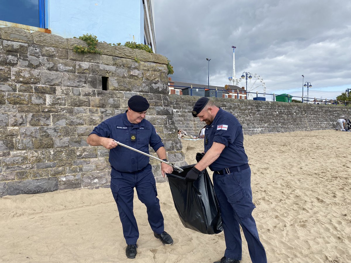 Last week we took part in the #RN1TonneChallenge and swept the Barry Island beach. We managed to collect nearly 10kg of litter and rubbish from the beach, with lots of people engaging and chatting with us and a few even joined in. A good afternoon for a good cause.