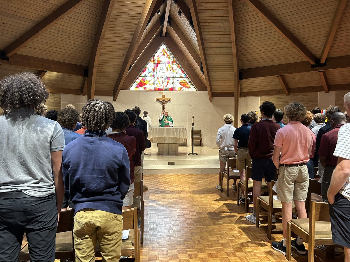 DSJMinistry's tweet photo. “You’ve grown physically over the past year. Some of you workout and take care of your bodies. But how do you workout spiritually?” Fr. Burshek to the sophomore class

First #ClassMass of the year @DeSmetJesuitHS https://t.co/OVtwjGWt75