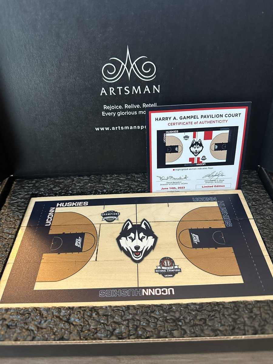 DufourAl52's tweet photo. @UConnHuskyAD This just arrived in Charlotte. Looks great!!! https://t.co/NEhp3P8n1M