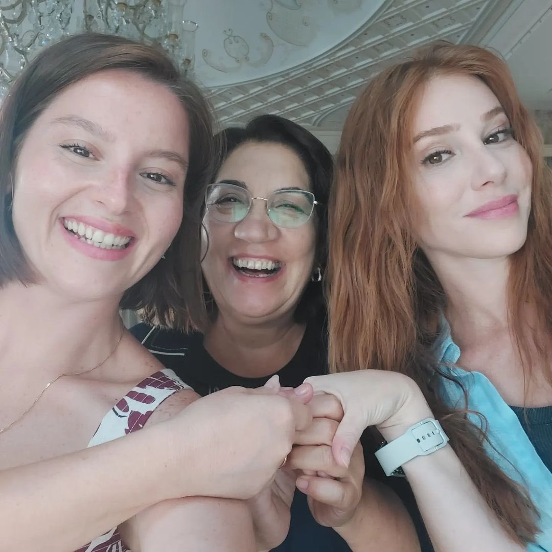 ElcinSangu3rb's tweet photo. الممثلة فسون من حساب الانستقرام: " تمنيت أمنية بين الإلتشينات اللواتي احبهن كثيرًا، إبنتي وعروستي تحت أمانتي بعد الآن، سأعتني بهما كعيني" ❤️

#Elçinsangu #ÇöpAdam https://t.co/G1L9wK3OqN