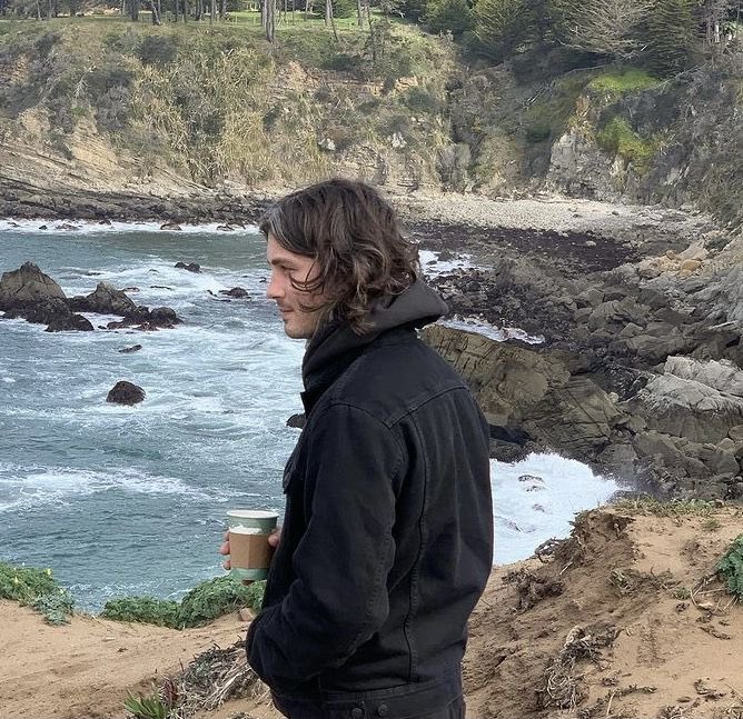 ultragloss's tweet photo. his job is beach https://t.co/7CexyJYS1Z