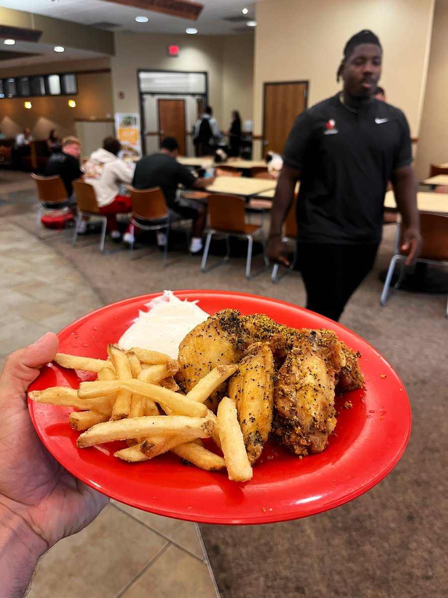 CoachKellyHU's tweet photo. Wing Wednesday in the Cafe 👀🔥
#LemonPepperFreestyle https://t.co/JonuOqFCoz
