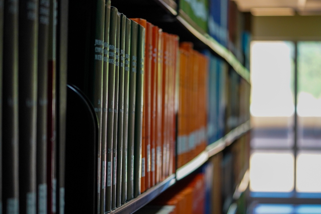 Today is National Read a Book Day, and here at Alfred University, we love to read up on our favorite topics, no matter what they are. So let us know what your favorite book to read is. 

#alfredu #alfreduniversity #nationalreadabookday #college