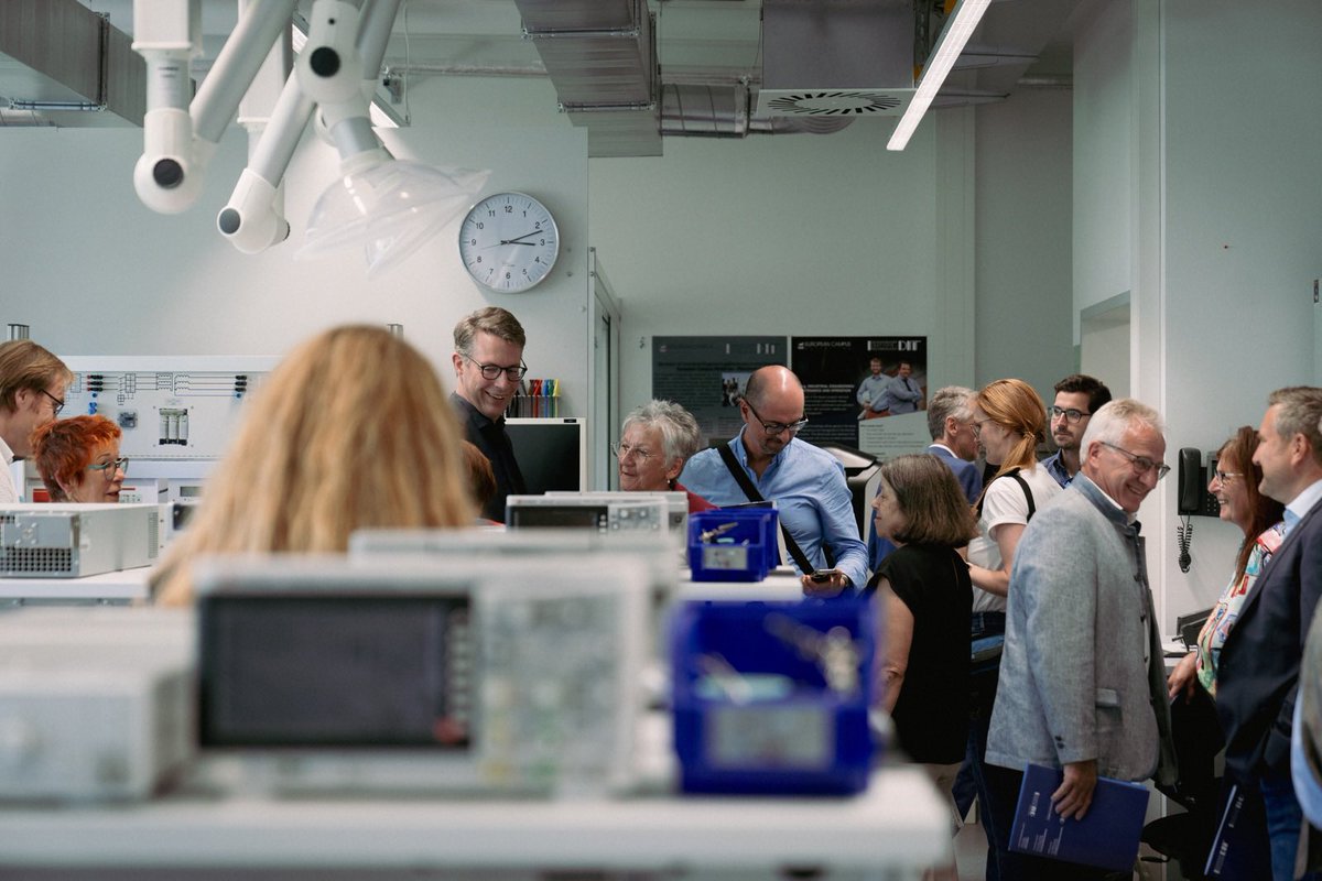 Am European #Campus Rottal-Inn der @TH_Deggendorf treffen mehr als 1.300 #Studierende aus rund 100 Ländern zusammen. Der internationale und multikulturelle #Studienstandort ist eine von acht #Fakultäten und bietet ausschließlich englischsprachige #Kurse an. 🎓🌍