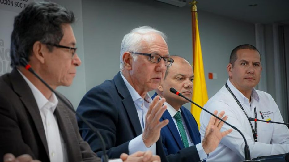 RevistaSemana's tweet photo. #Nación | EPS no han recibido los pagos correspondientes a los meses de julio, agosto y septiembre. Procuraduría pide explicación de MinSalud.  https://t.co/kcUUtXRjIn https://t.co/FAZwHnsvjy