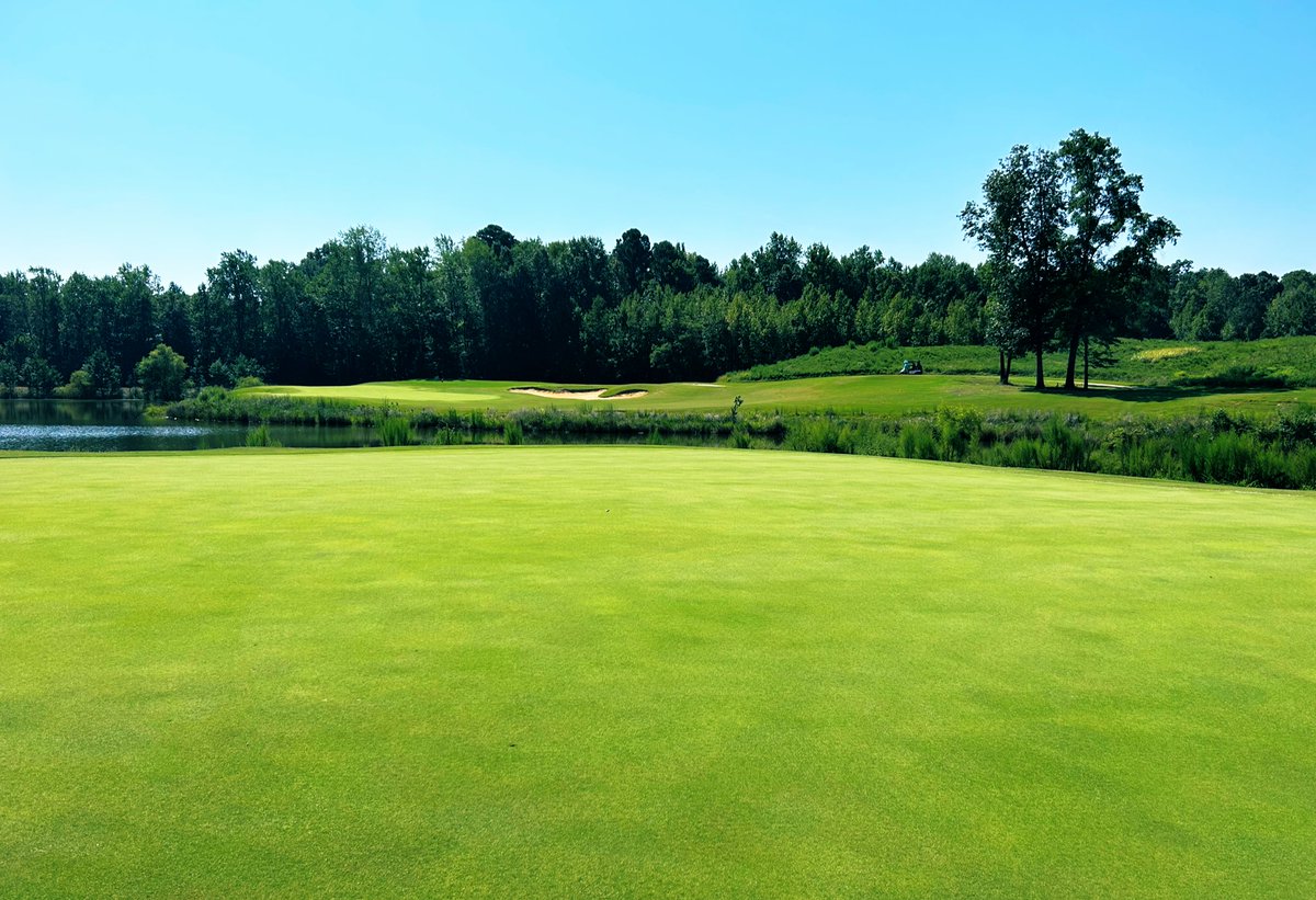 Heat check. <a href="/WMSBGNationalGC/">WilliamsburgNational</a> looking very 💪 💪 <a href="/JayLongturf/">Jay Long</a> 
-foundation 40 -play on -armament concentrate