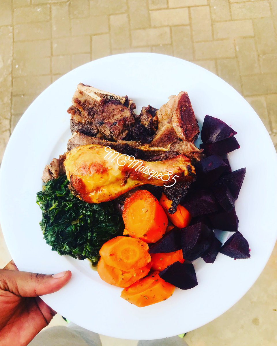 MCMotsepe85's tweet photo. Just a simple meal on a Wednesday
Pan Fried Beef Chuck π₯©, Roasted Chicken π, spinach, honey glazed carrots π₯ & Beetroot
As we tune into todayβs episode of
#SkeemSaam
#Banting
#CLIFFOODART https://t.co/ikd0ws4wFq