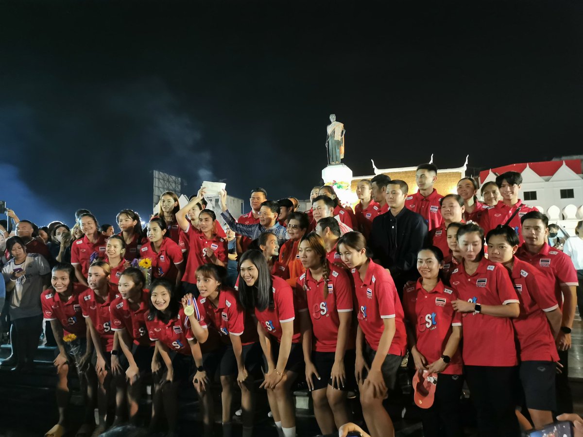 Sitzsummer's tweet photo. สุดยอดวอลเลย์บอลไทย
ทัดดาวโคตรสูง
#วอลเลย์บอลหญิง https://t.co/f91Wx7S7Ui