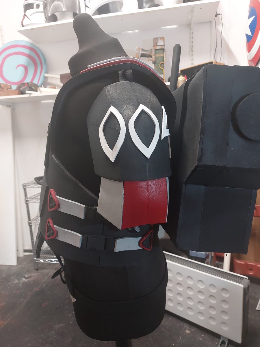 SpecificGeneric's tweet photo. Finally gotten round to starting to repaint my 40K Kasrkin cosplay. It got a bit battered over the year so a new coat of black and added a little bit more colour.
I've also remade the bracers, which I'll be painting next and then adding a small LED light to it. https://t.co/0om8ZVuWuD