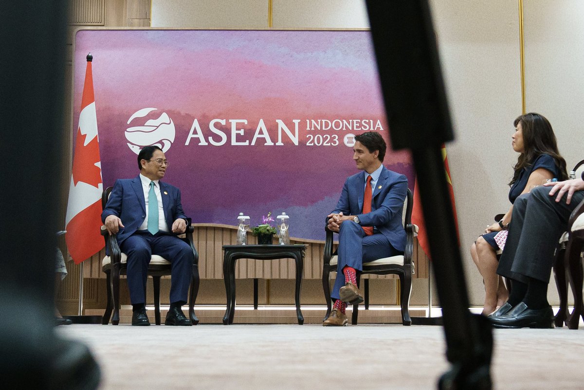 J’ai rencontré le PM Pham Minh Chính aujourd’hui au Sommet de l’ANASE. On a parlé de la présence accrue du Canada dans l’Indo-Pacifique, de la promotion du commerce et de l’investissement grâce au PTPGP et des 50 ans de relations diplomatiques entre le Canada et le Vietnam.