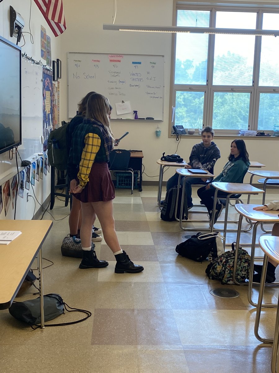 TalawandaSC's tweet photo. Our peer ambassadors had the opportunity to go into Freshmen tutorials this afternoon and give them all the in's and out's of Talawanda High School and how to have a successful next 4 years! @TalawandaHS https://t.co/YhgraxbCTv