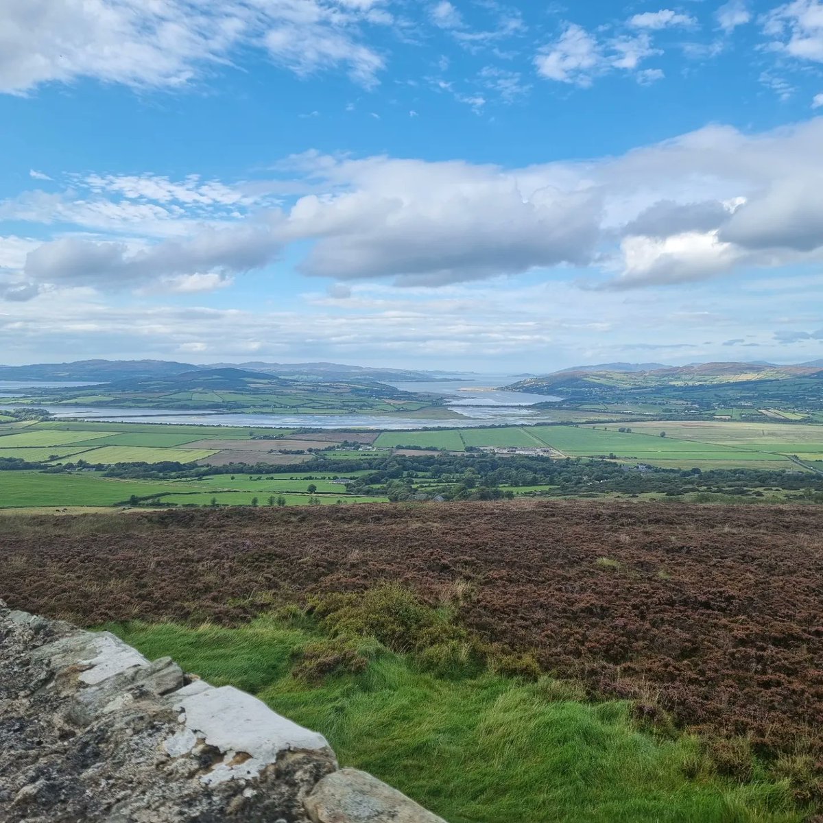 Toursofderry's tweet image. Another crackin day with a group from North America and Australia headed to Irelands most northern point.... malin head! This is one of our stops at the Ancient Fort that is An Grianan of Aileach 
Made all the difference with the wonderful weather....
#toursofderry