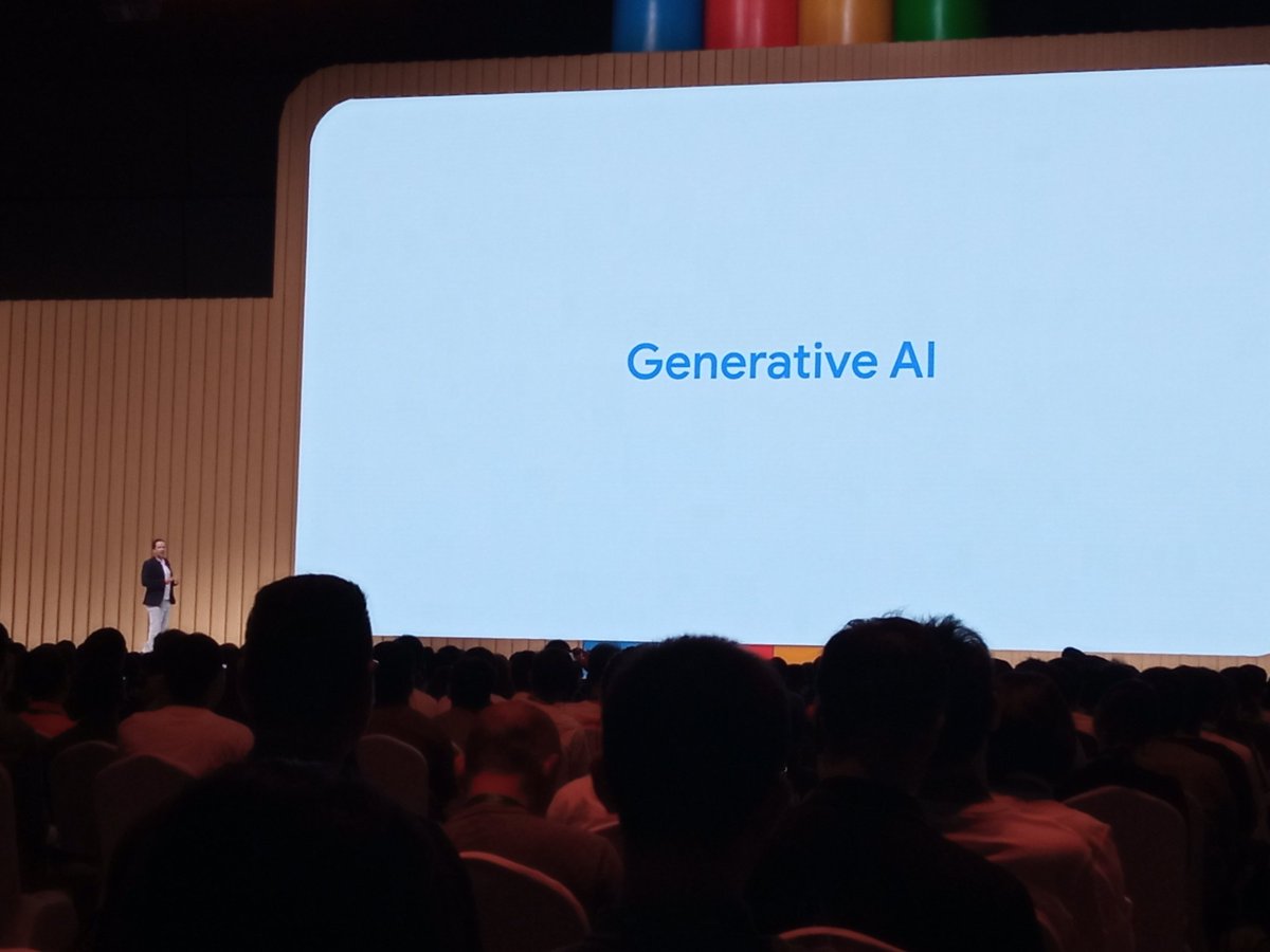 zhpanyuan's tweet image. #TensorFlowJS #JS 
Today in #ioconnect China 😄 @jason_mayes