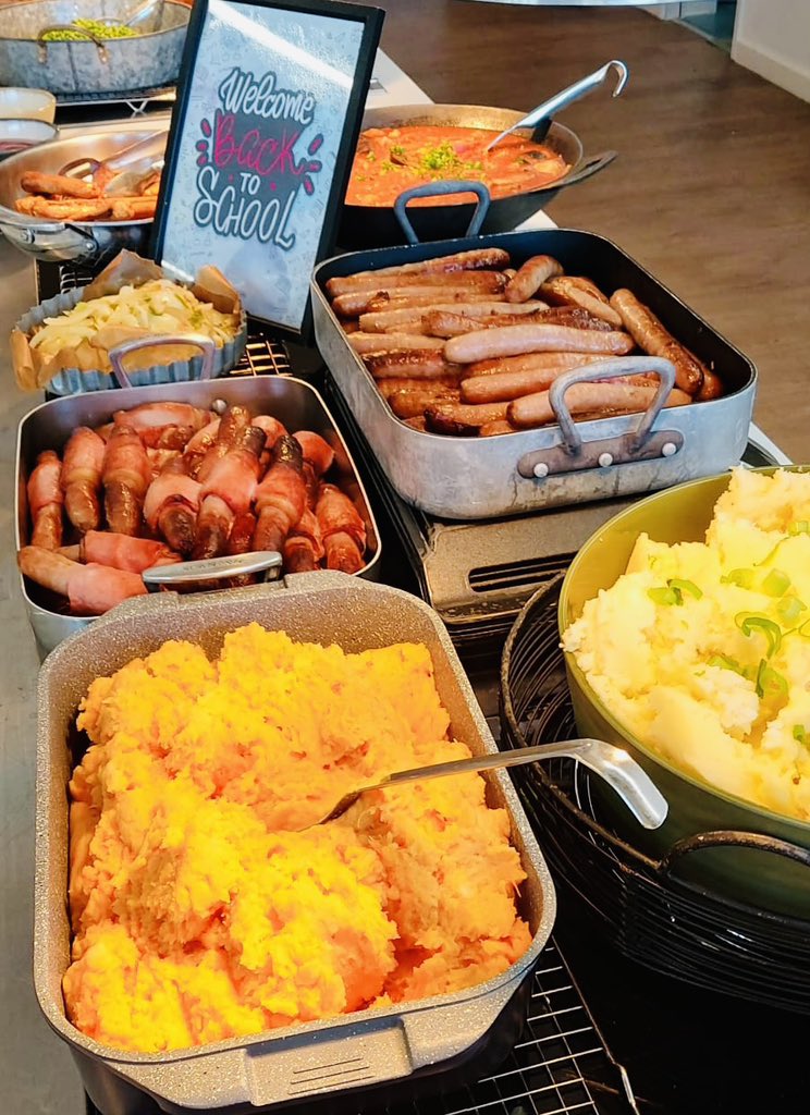 BromsgroveChef's tweet photo. A delicious start to the new academic year @BromsPrep
Giant pigs in blankets with a build your own stir fry station! Brilliant work @sgiles1978 &amp; team! 💜 https://t.co/tPneeqLM3v