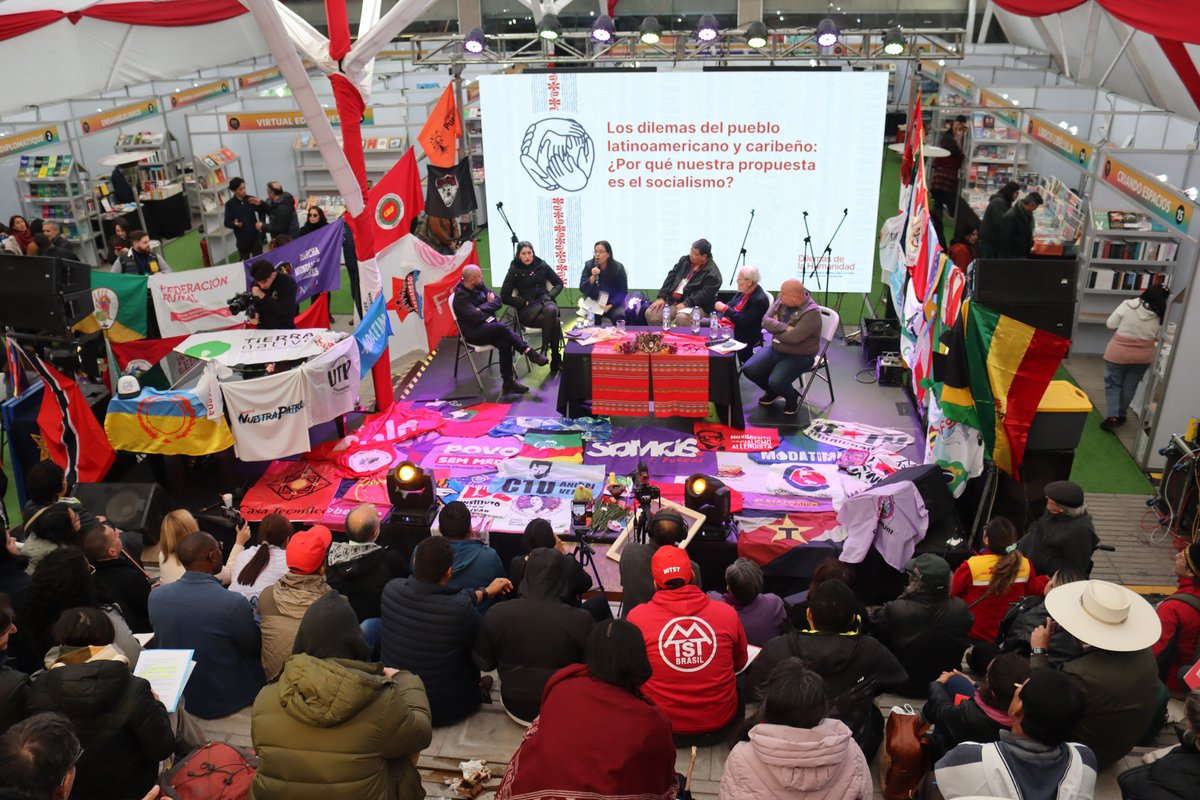 asambleapueblos's tweet photo. 🌐🚩 En representación de 23 países, más de 200 activistas, líderes políticxs e intelectuales se reunieron del 2 al 4 de septiembre para la Conferencia #DilemasDeLaHumanidad América Latina y el Caribe, parte de un proceso de construcción de diálogos hacia el socialismo. https://t.co/9ovkqhV8Pu