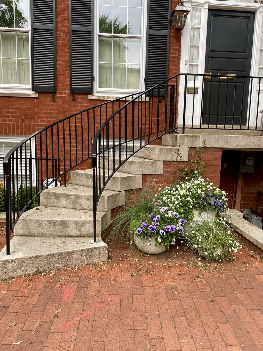 TheGeorgetownr's tweet image. Another lovely #georgetown #frontstoop (photo by @cjcjjones)